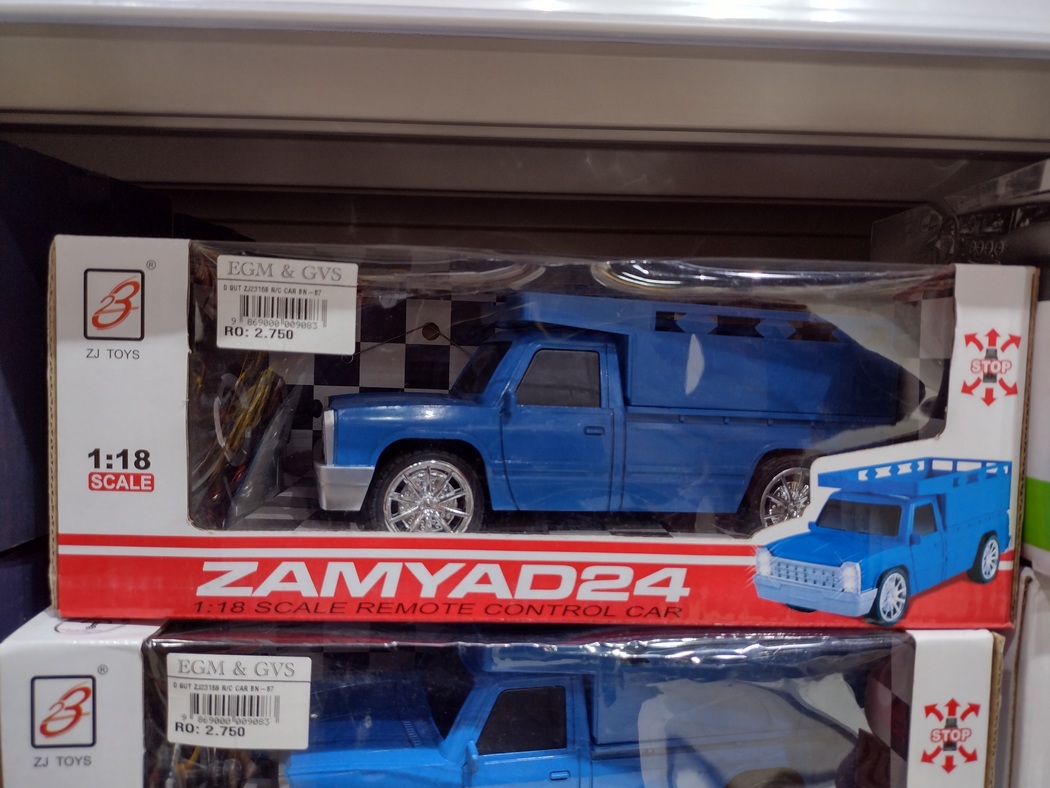 Blauer Pick-up als Spielzeug