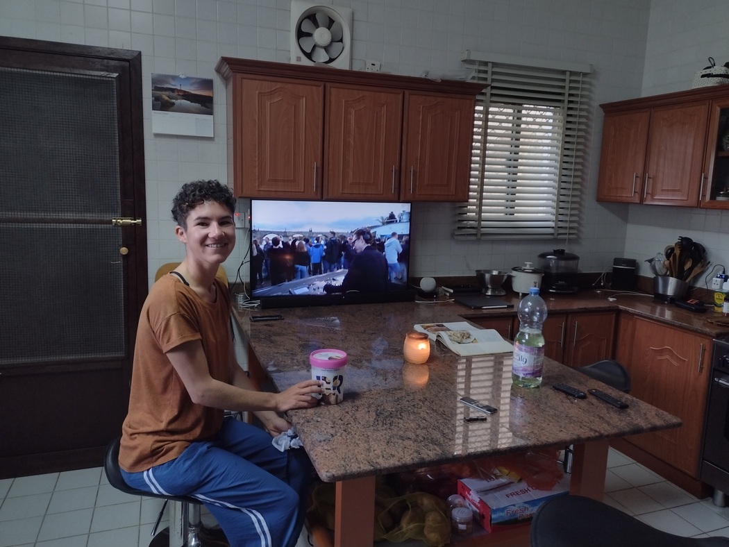 Julia in Lukes Küche