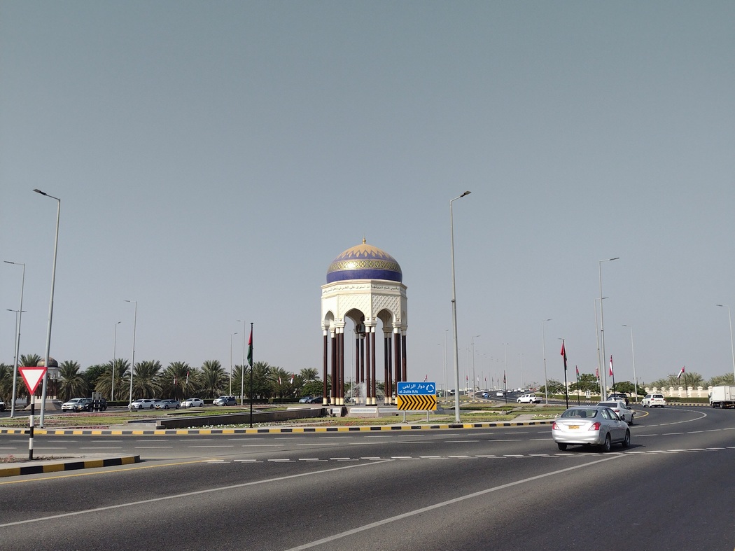Pavillon auf einem Kreisverkehr bei Muscat