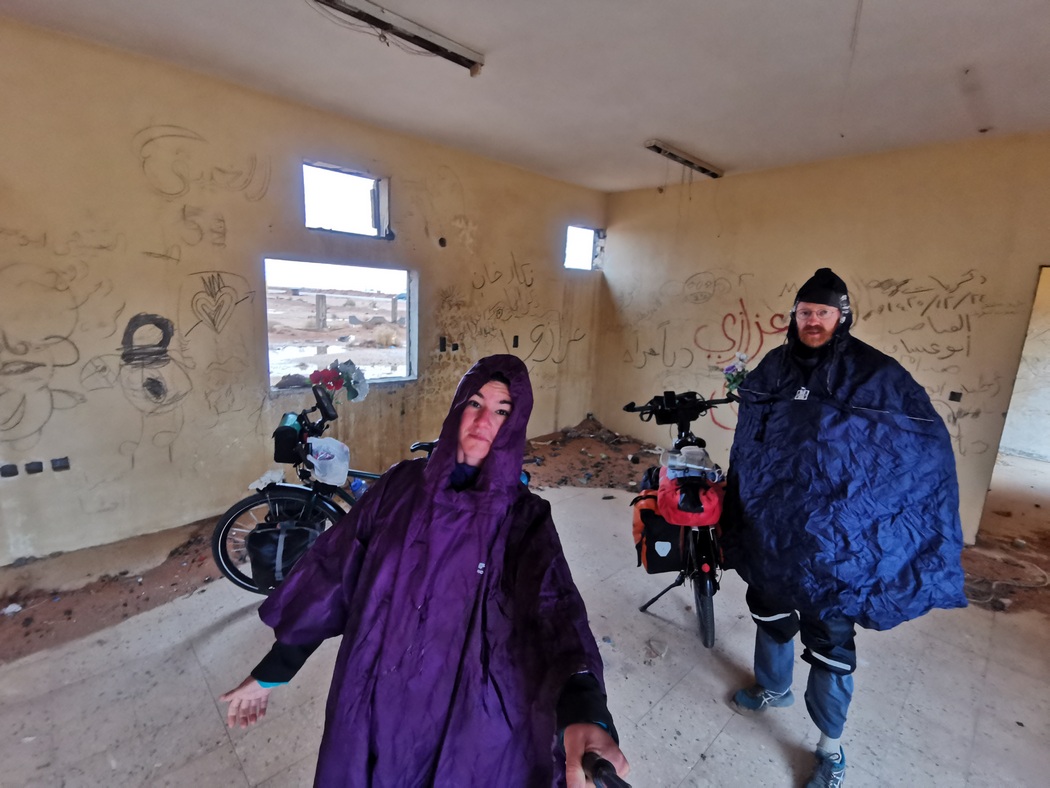 Julia und Tilmann in Regenmontur