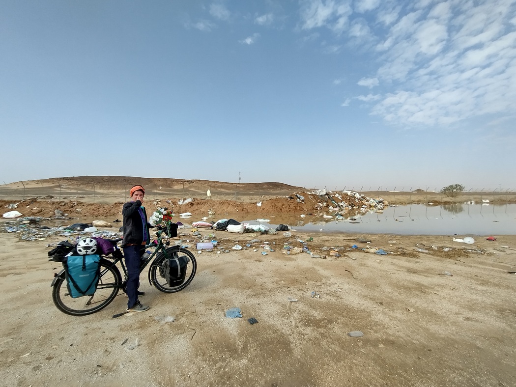 Müll neben der Straße