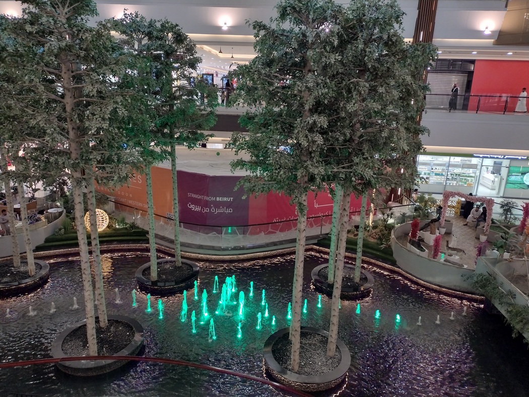 Künstlicher See in einer Mall