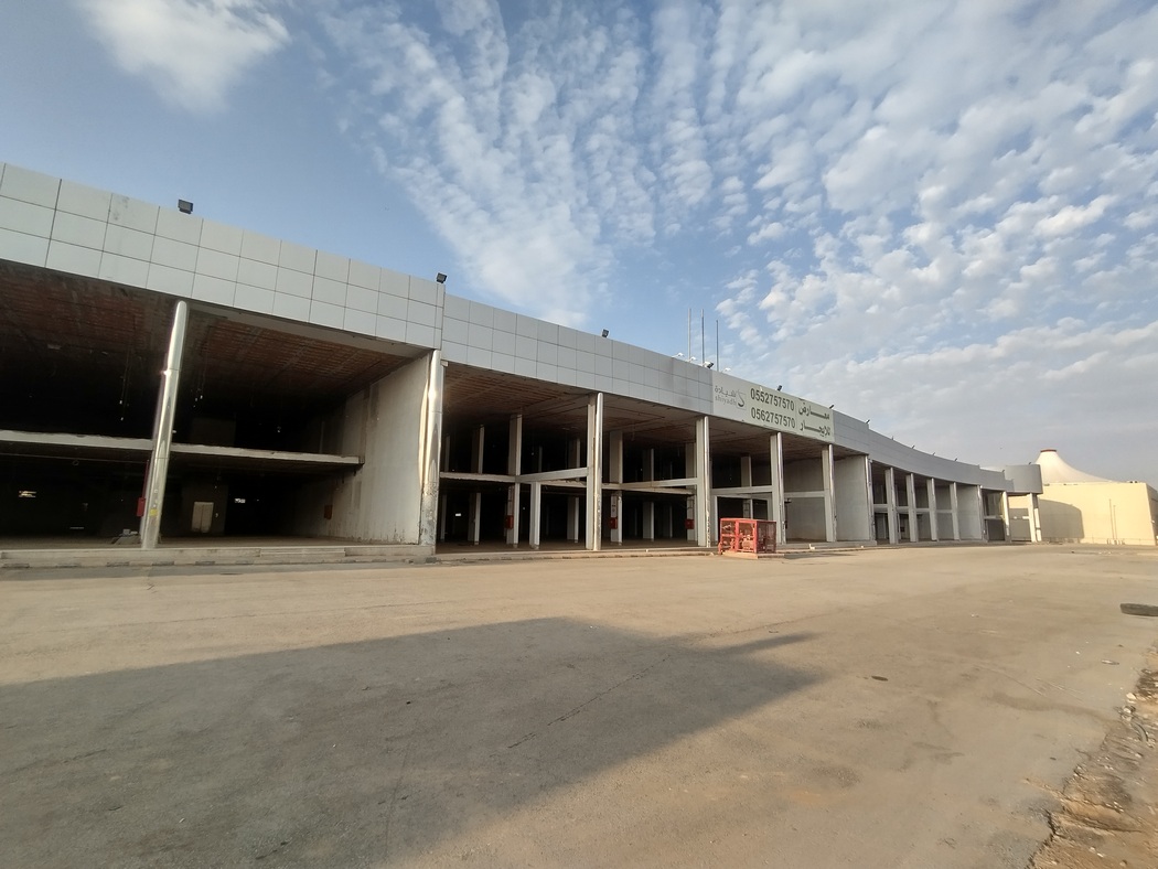 Unvollendete Ladenzeile