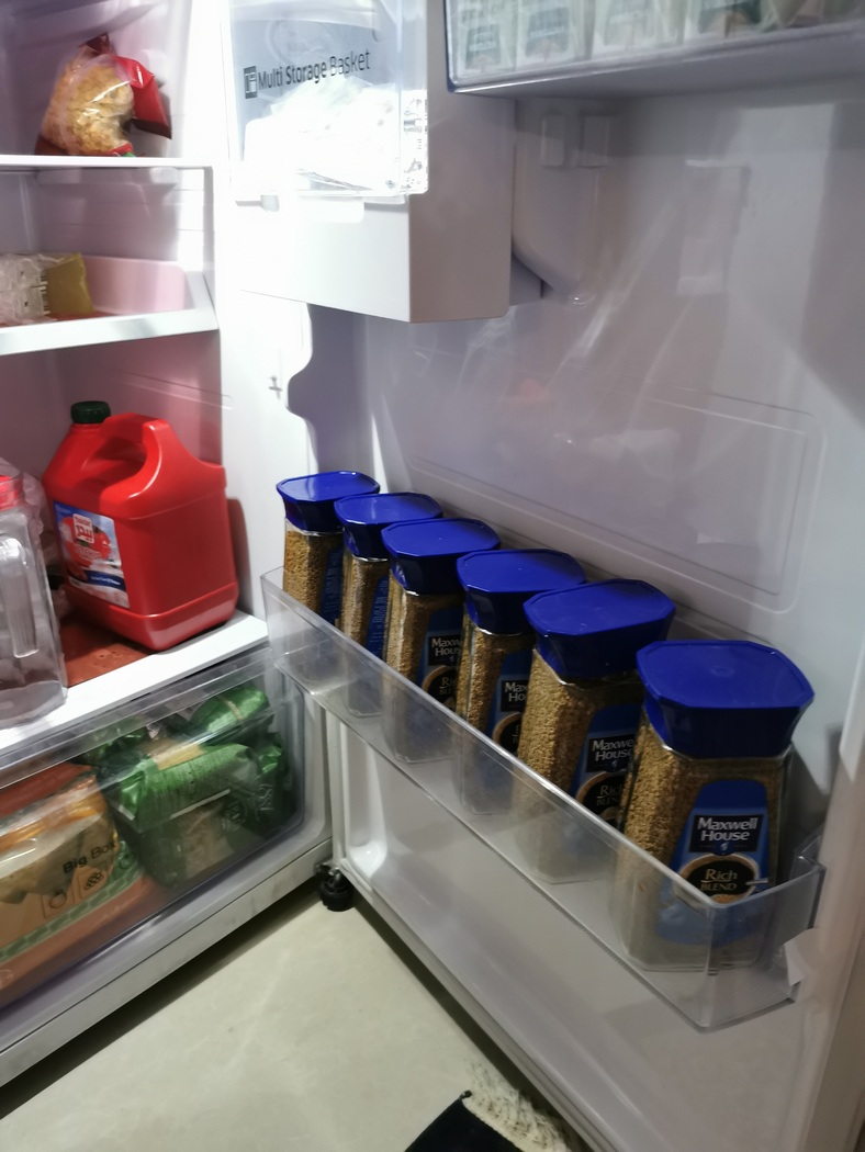 Kaffee-Vorrat im Kühlschrank