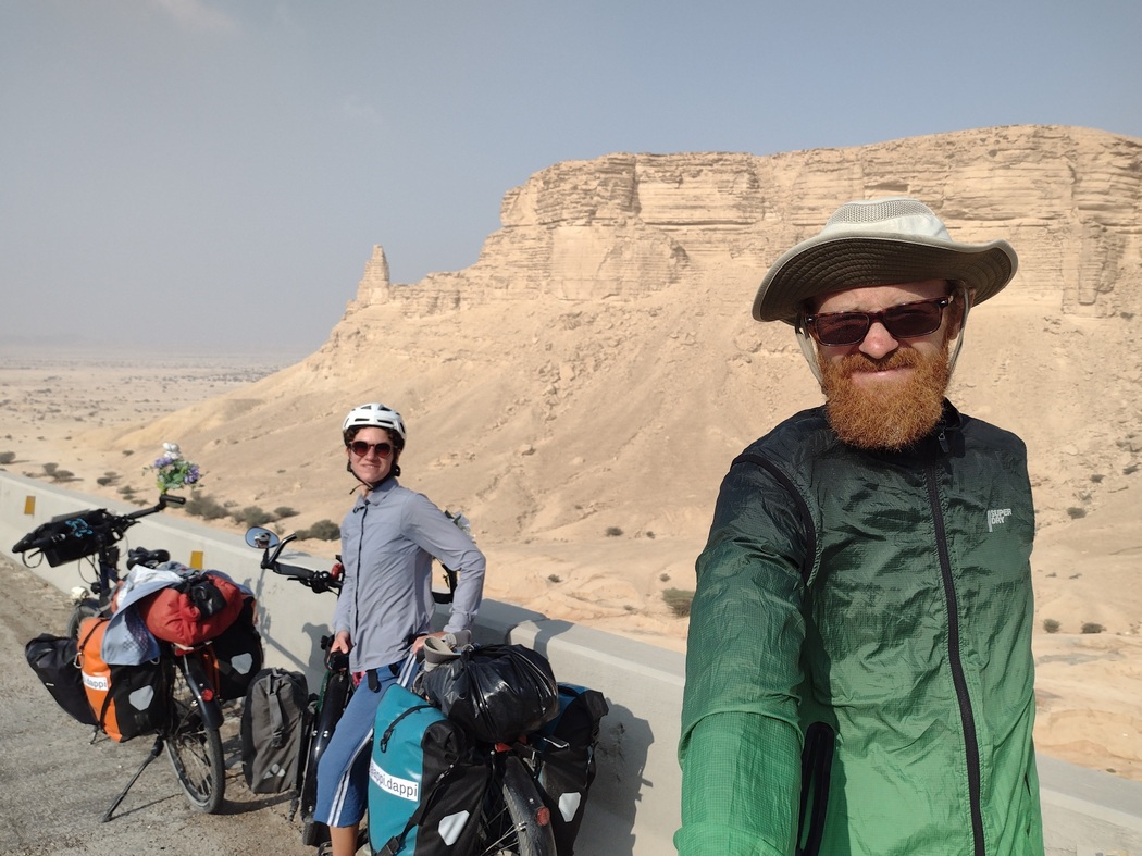 Selfie mit Fahrrädern von Felshängen