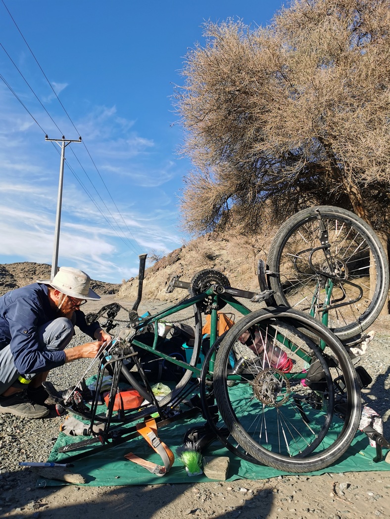 Fahrrad mit ausgebautem Rad