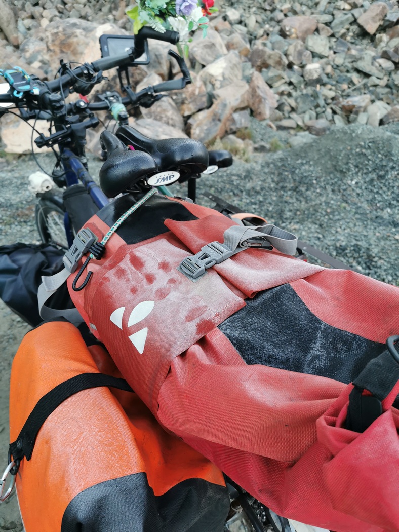 Frost auf Fahrradtaschen