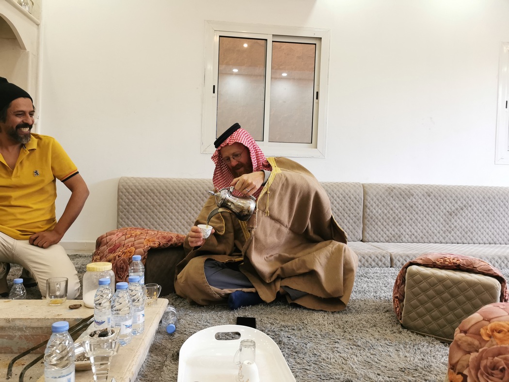 Tilmann als Sheikh verkleidet