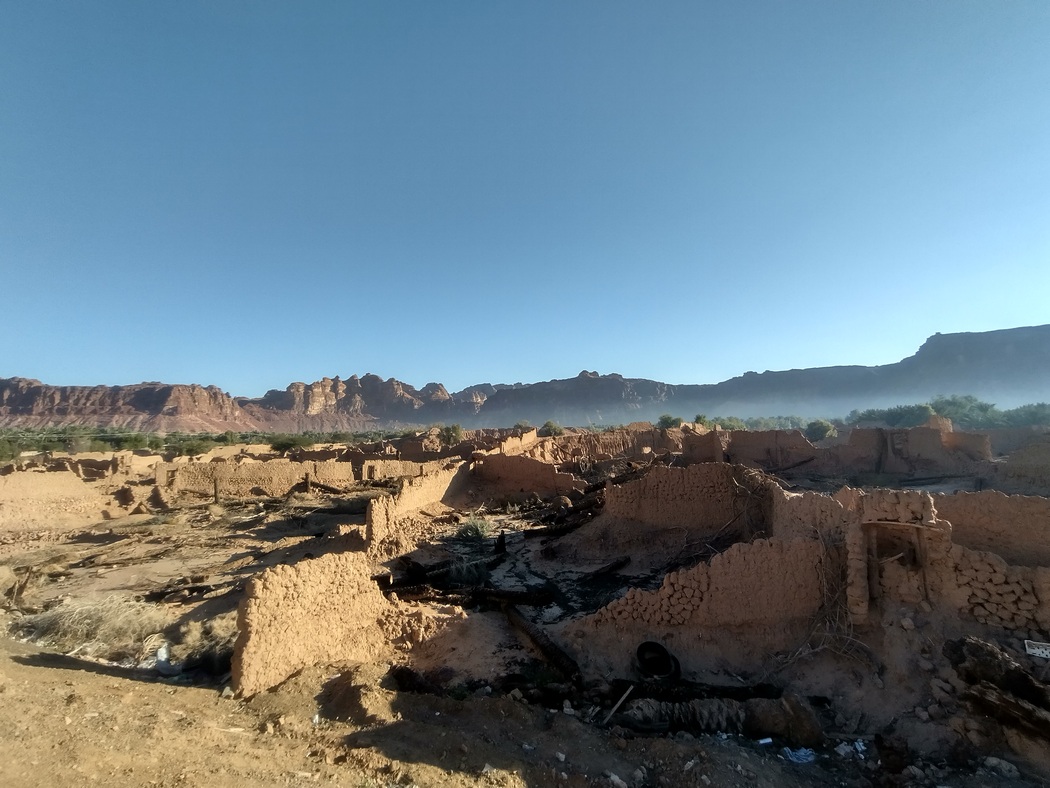 Lehmmauern, die einmal Häuser waren