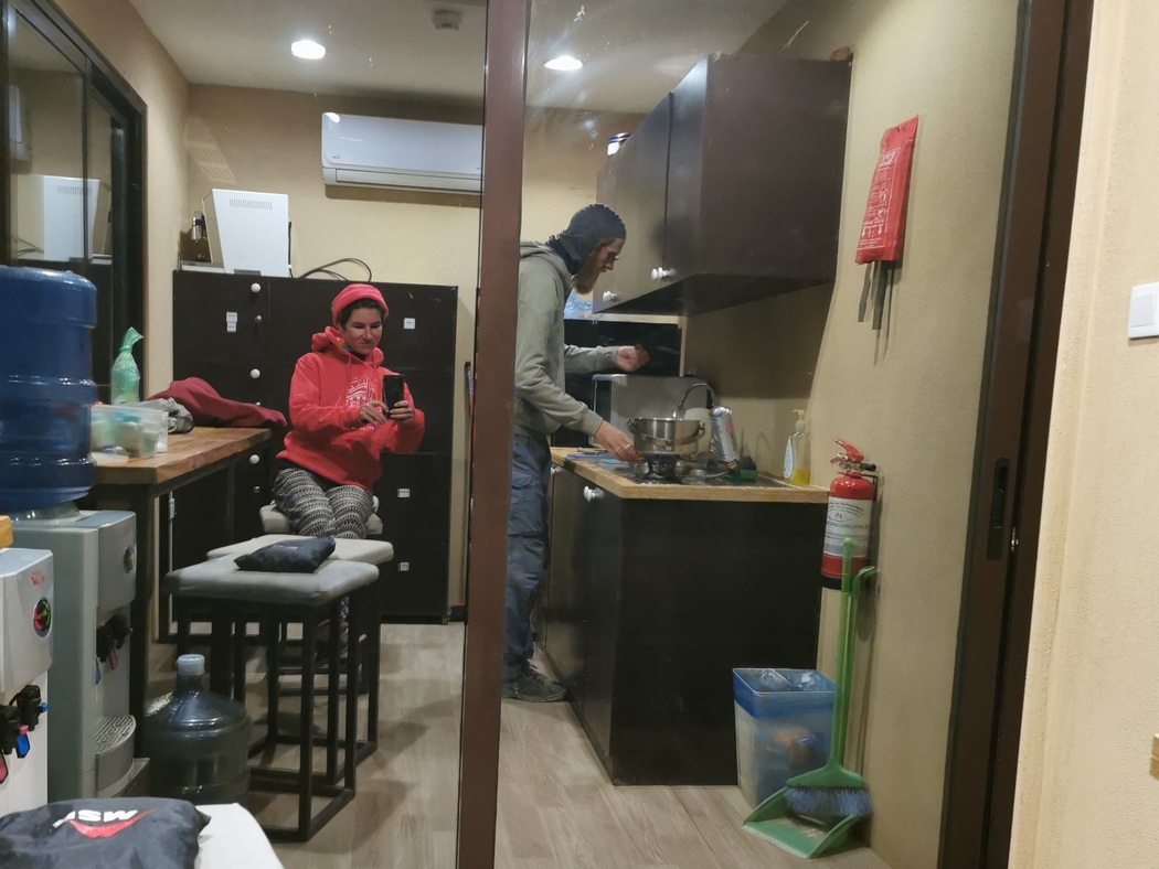 Julia und Tilmann in Küche