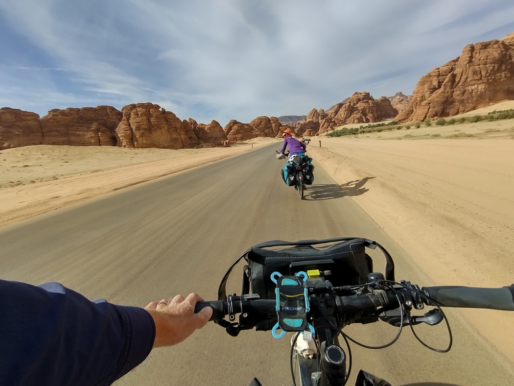 Tilmann fährt hinter Julia her