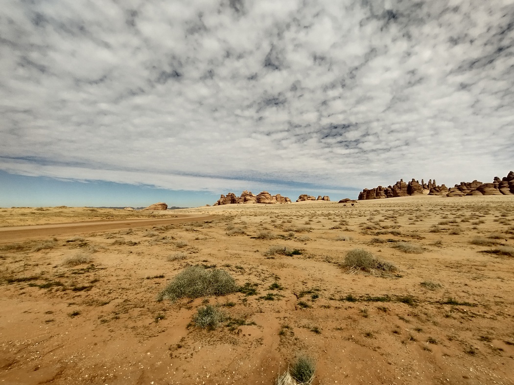 Wüste um Felsengräber