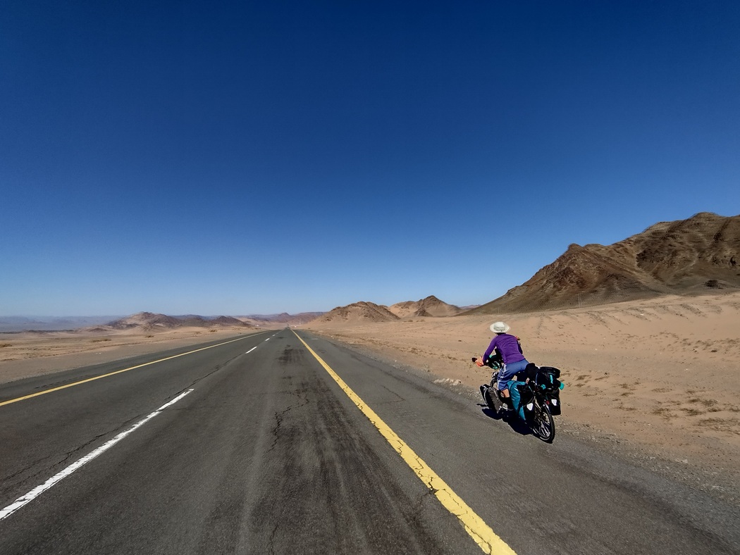 Julia auf dem Fahrrad