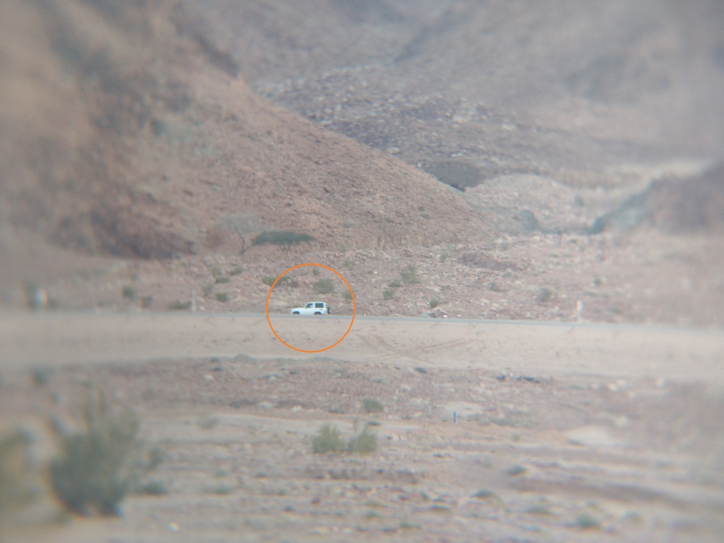 Weißes Auto in der Ferne