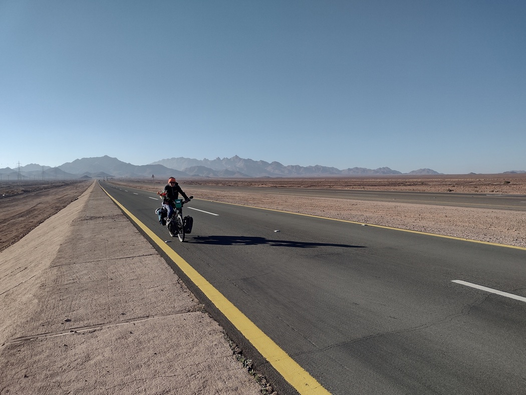 Julia fährt auf neuer Straße