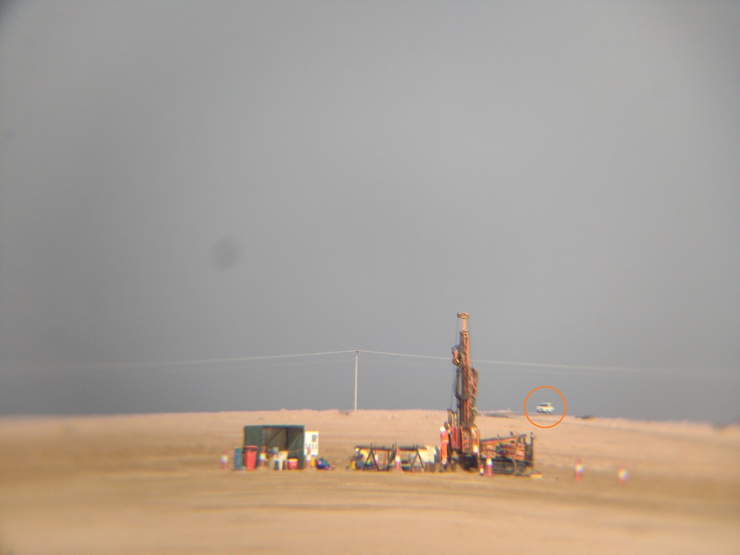 Weißes Auto in der Ferne