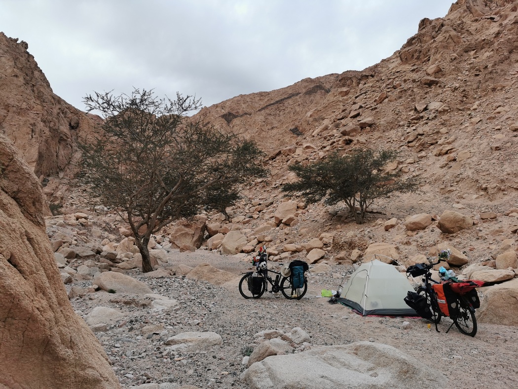 Zeltplatz in einem kleinen Wadi