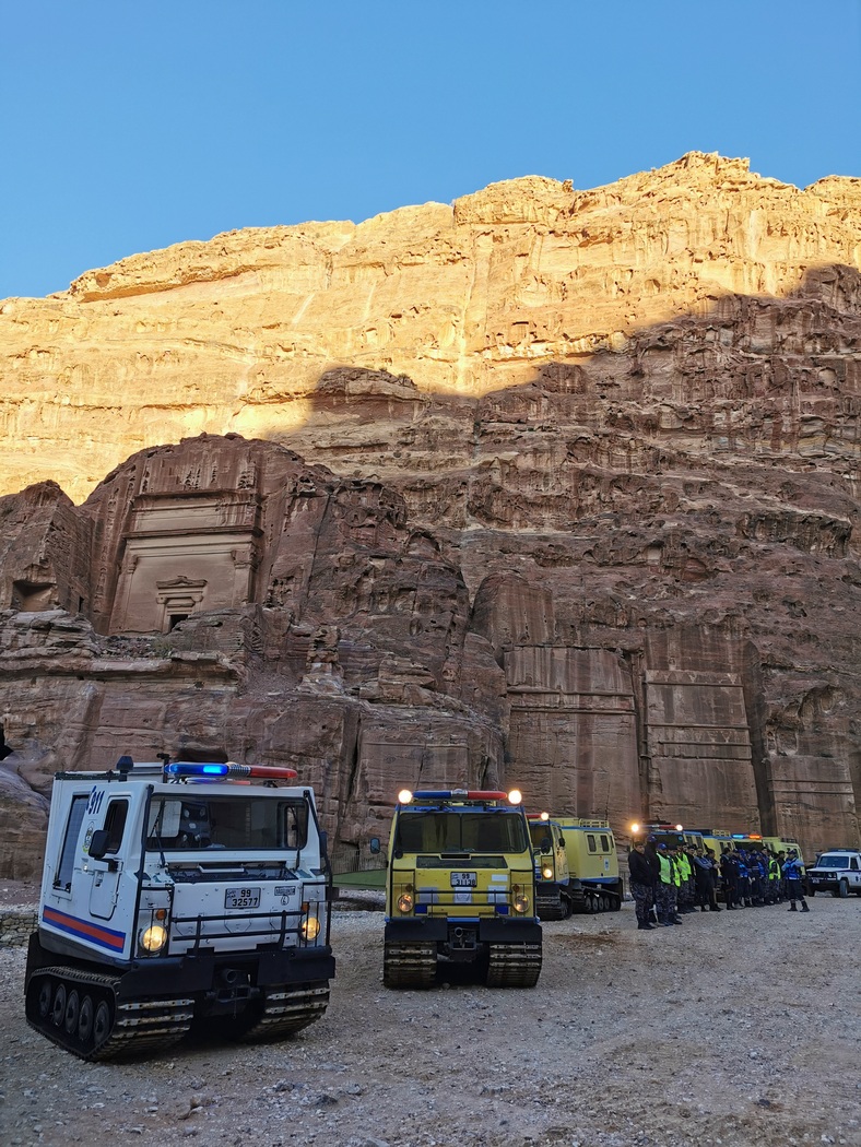 Einsatzfahrzeuge in Petra