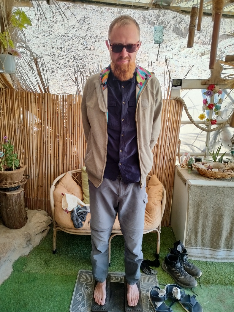 Tilmann auf Nagelbrett